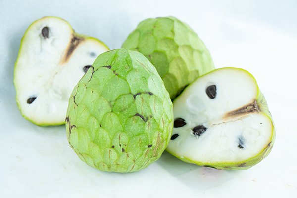 Chirimoya Fresca | Fruta Tropical Dulce y Cremosa Chirimoya Fresca | Fruta Tropical Dulce y Cremosa
